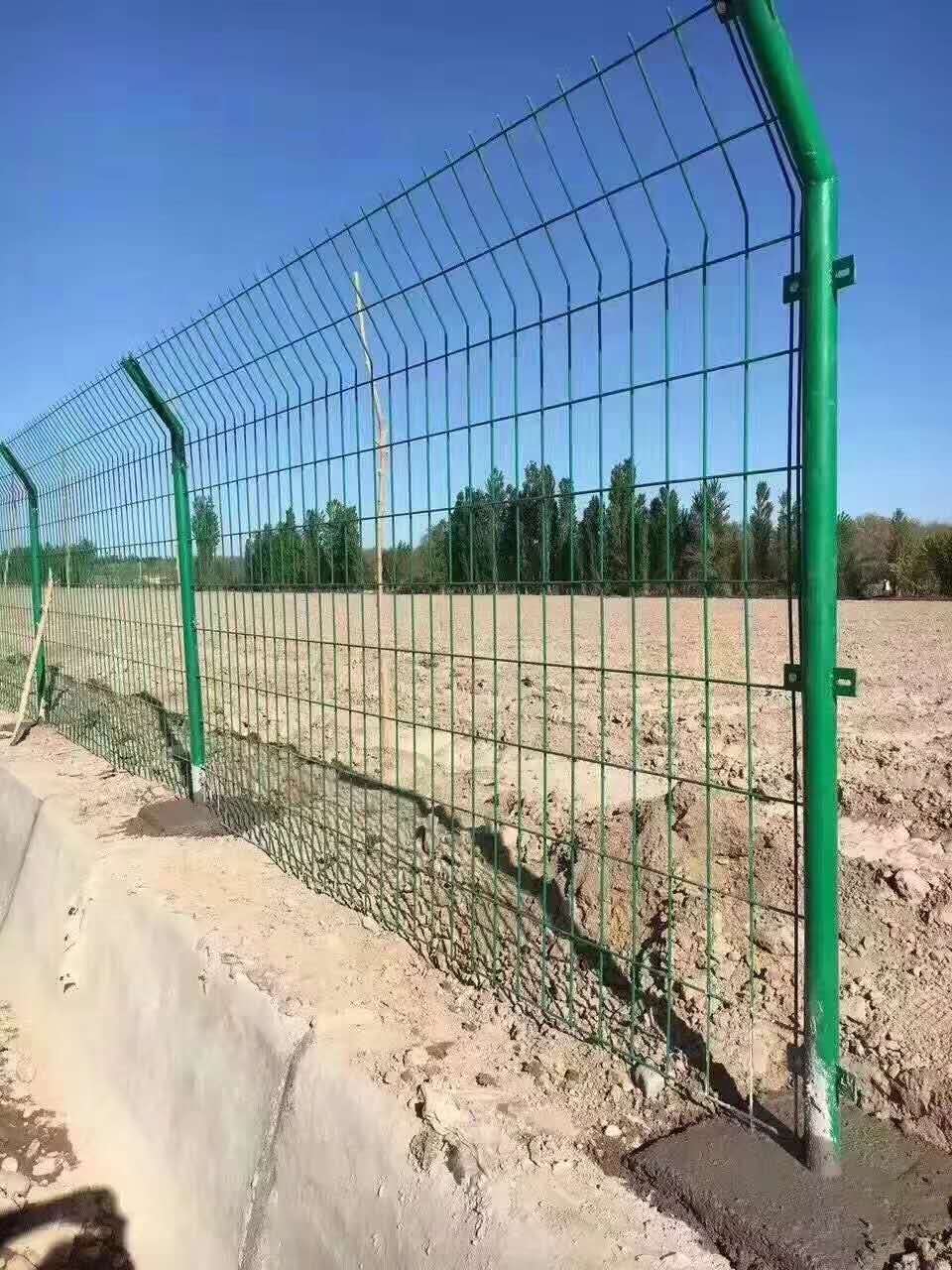 雙邊絲護欄網現貨